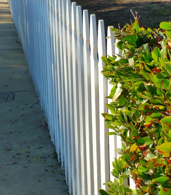 Clôture extérieure blanche